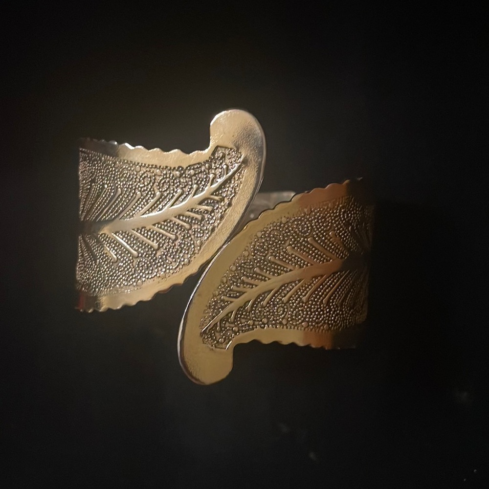 Gold leaf braclet - Picture 1 of 8